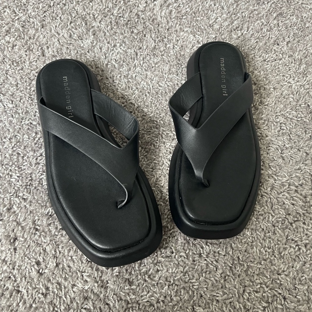 Madden Girl Black Platform Flipflops